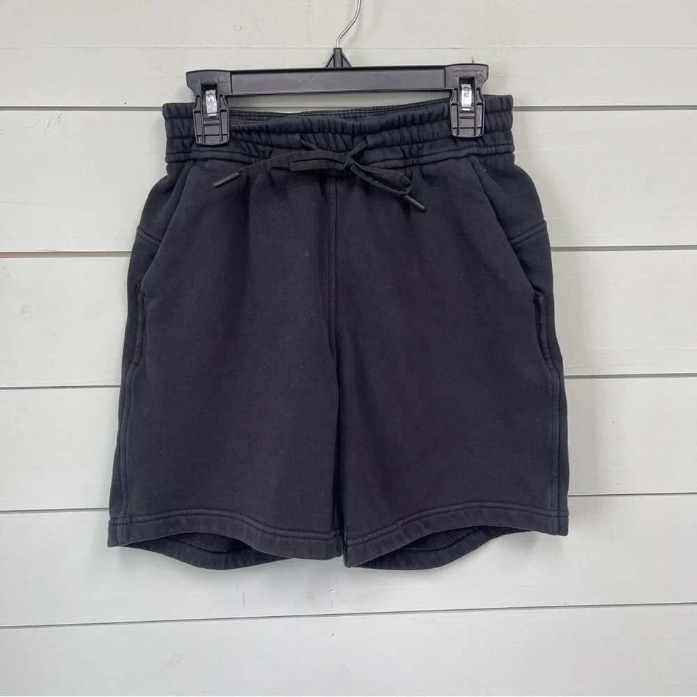 Lululemon loungeful high rise shorts 7” black women’s size 0